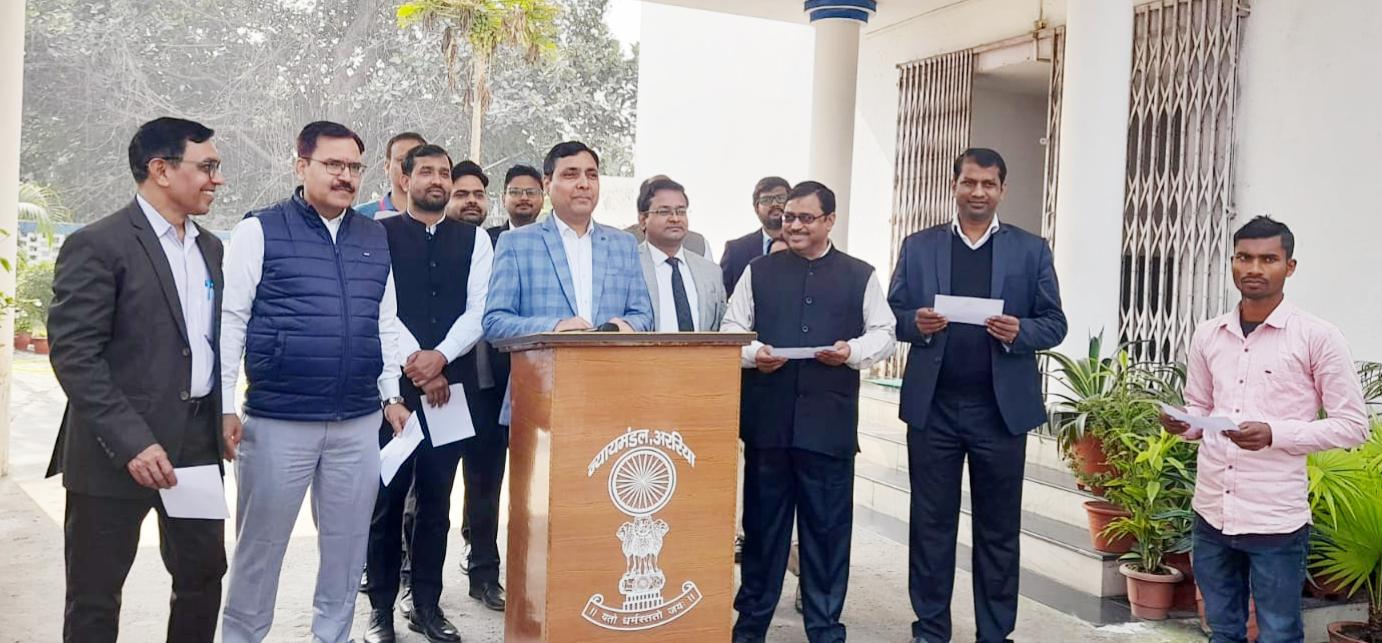 अररिया/ व्यवहार न्यायालय के प्रांगण&hellip;