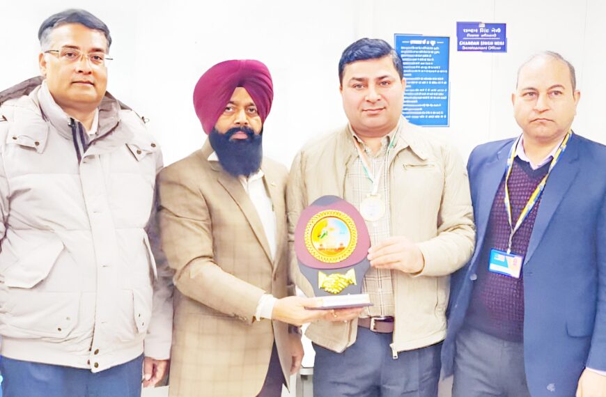 चंडीगढ़/ LIC में 28 वर्षों से उत्कृष्ट सेवा देने के लिए गणतंत्र दिवस के अवसर पर रितेश भाटिया हुए सम्मानित