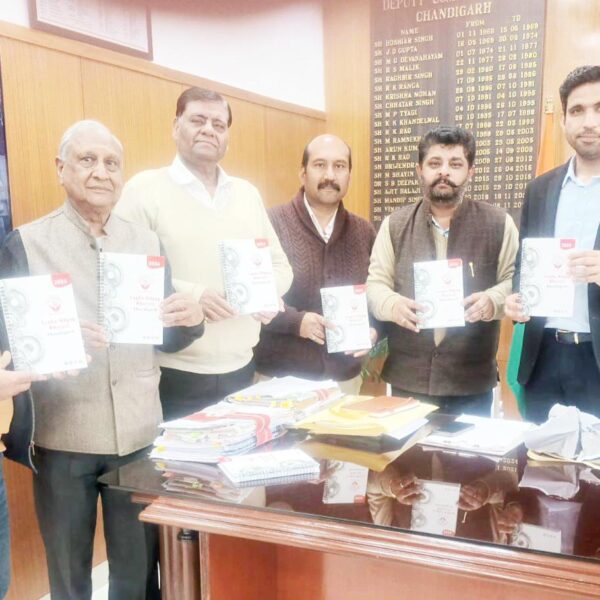 चंडीगढ़/ उपायुक्त ने लघु उद्योग भारती के नोटबुक…