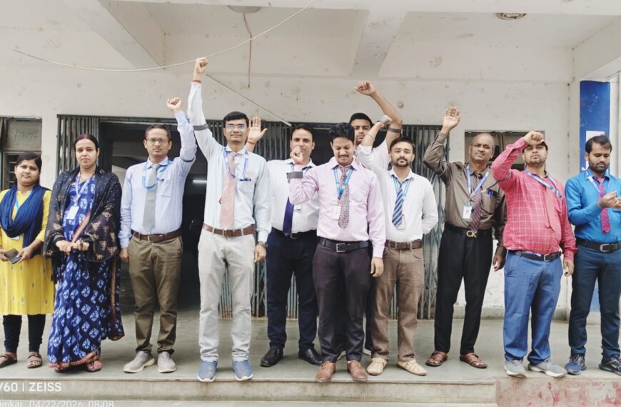 अररिया/ डॉ. भीमराव अंबेडकर आवासीय विद्यालय, फारबिसगंज के शिक्षकों का काला बिल्ला लगाकर शांतिपूर्ण आंदोलन लगातार जारी