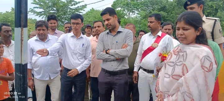 किशनगंज/ पोठिया प्रखंड कार्यालय का डीएम ने किया निरीक्षण, आंगनबाड़ी केंद्रों के लिए भूमि चयन का निर्देश