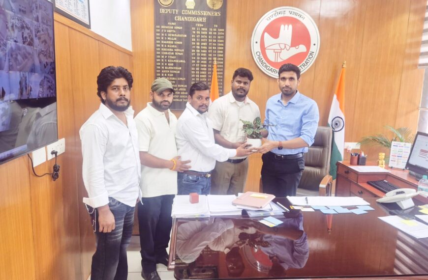 चंडीगढ़/ जाति प्रमाण पत्र की मांग को लेकर राष्ट्रीय पासी महासंघ ने DC से की मुलाकात