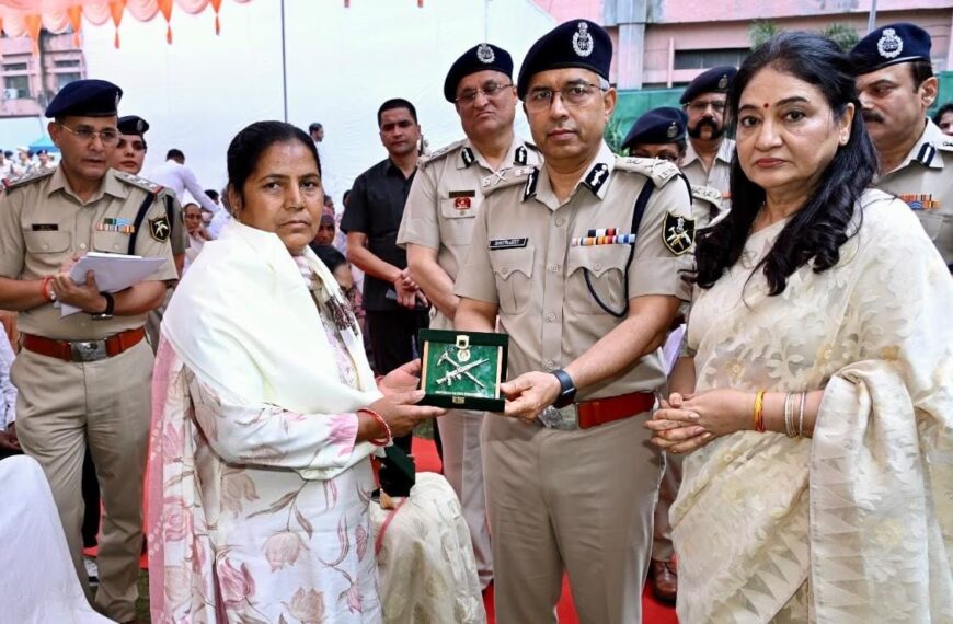 नई दिल्ली/ राष्ट्रीय पुलिस स्मारक पर ITBP ने शहीदों को किया नमन, 73 शहीद परिवारों से मिले महानिदेशक